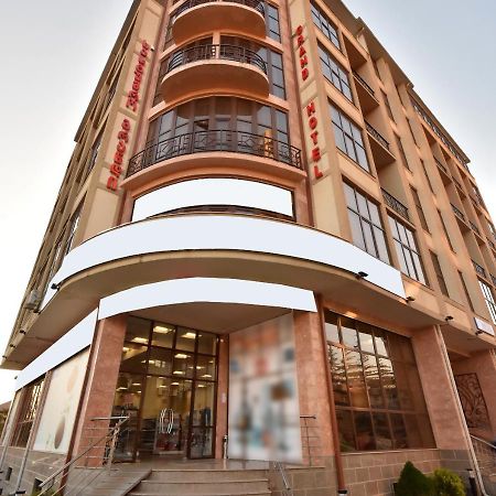 זוגדידי Hotel Grand מראה חיצוני תמונה