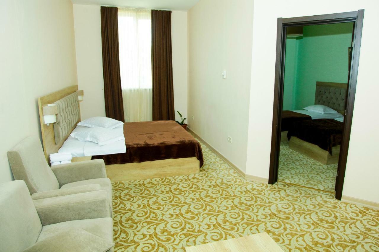 זוגדידי Hotel Grand מראה חיצוני תמונה